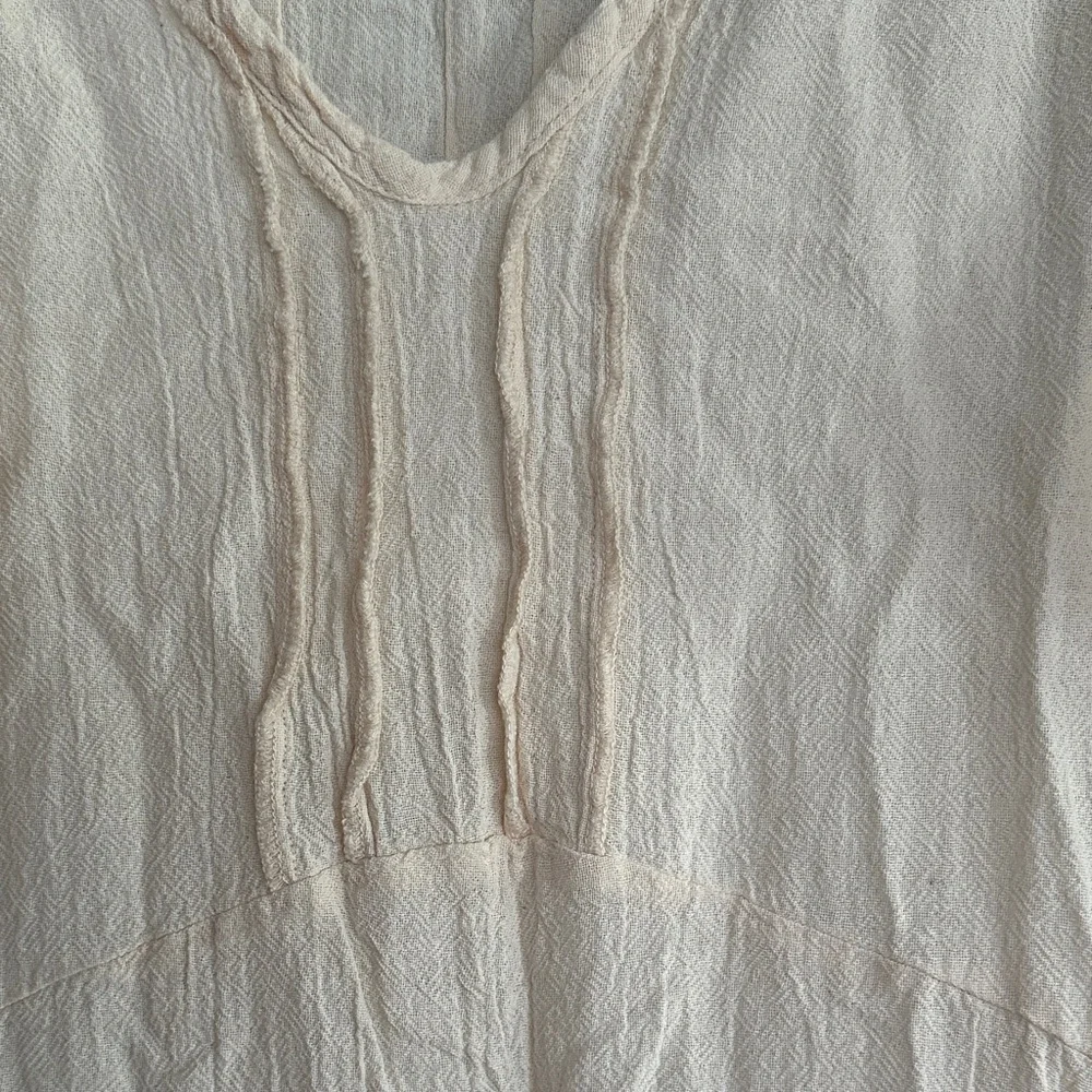 Oh My Gauze! Cream V-Neck Textured Tunic Top size 1 - Picture 4 of 13